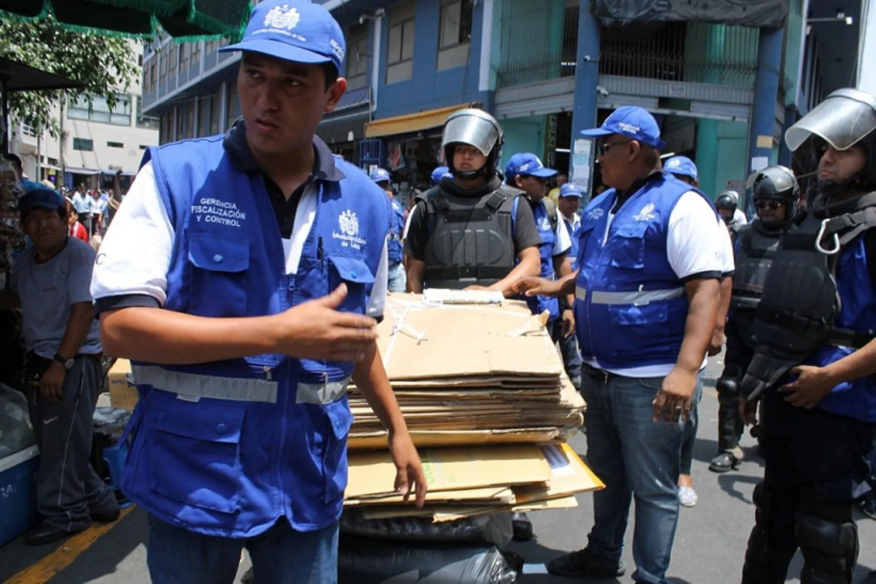 Refuerzan seguridad en Mesa Redonda y Mercado Central tras operativo en Gamarra