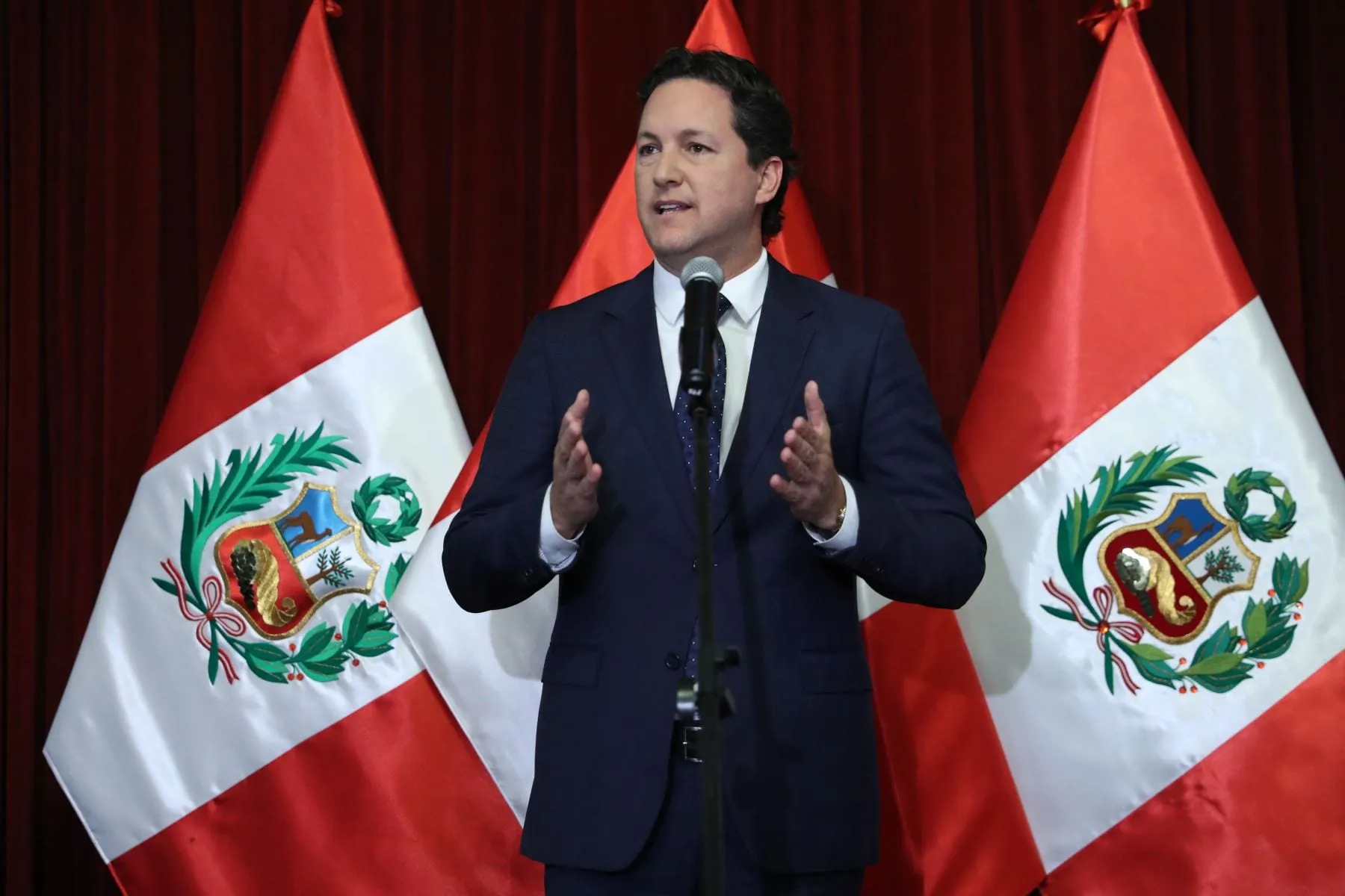 Daniel Salaverry anuncia su precandidatura presidencial