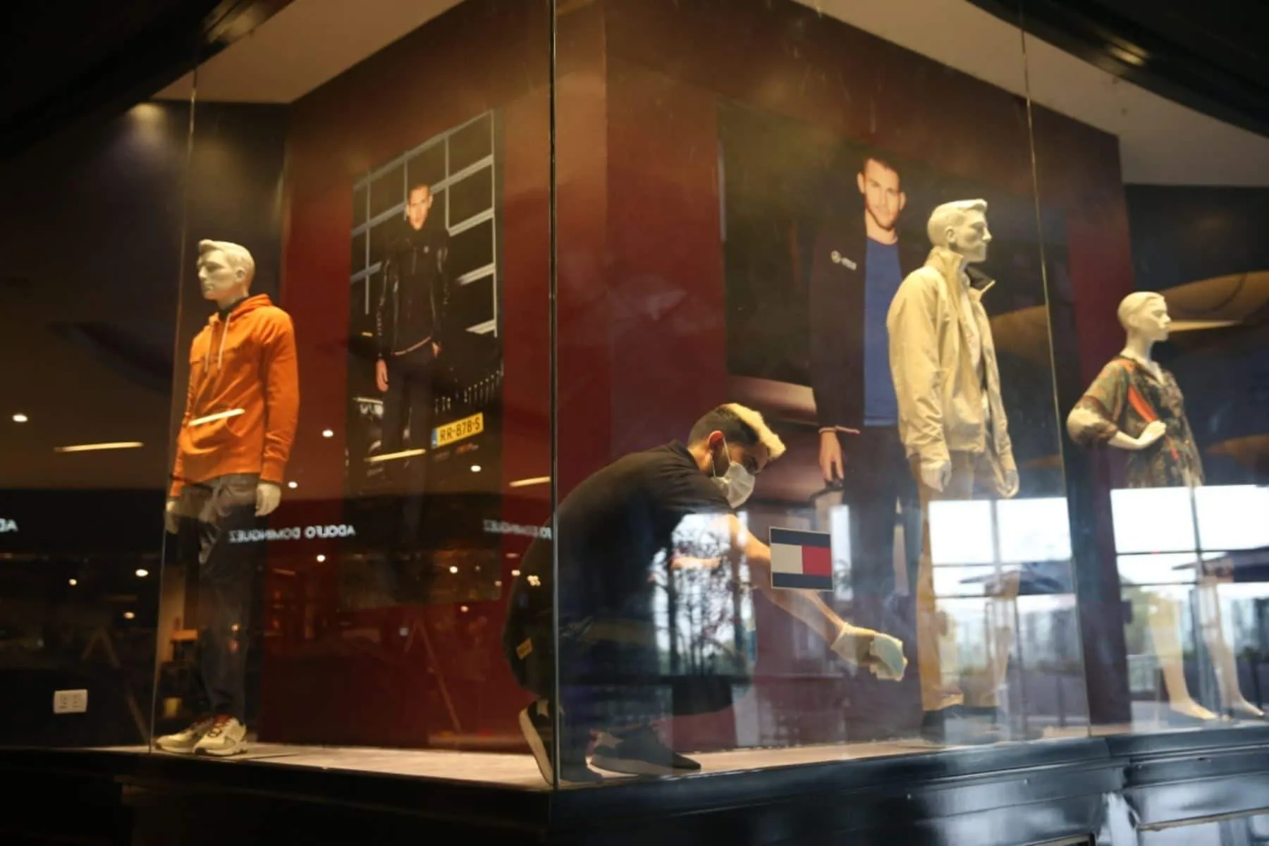 Jóvenes tienen miedo de ir trabajar a centros comerciales por temor al contagio