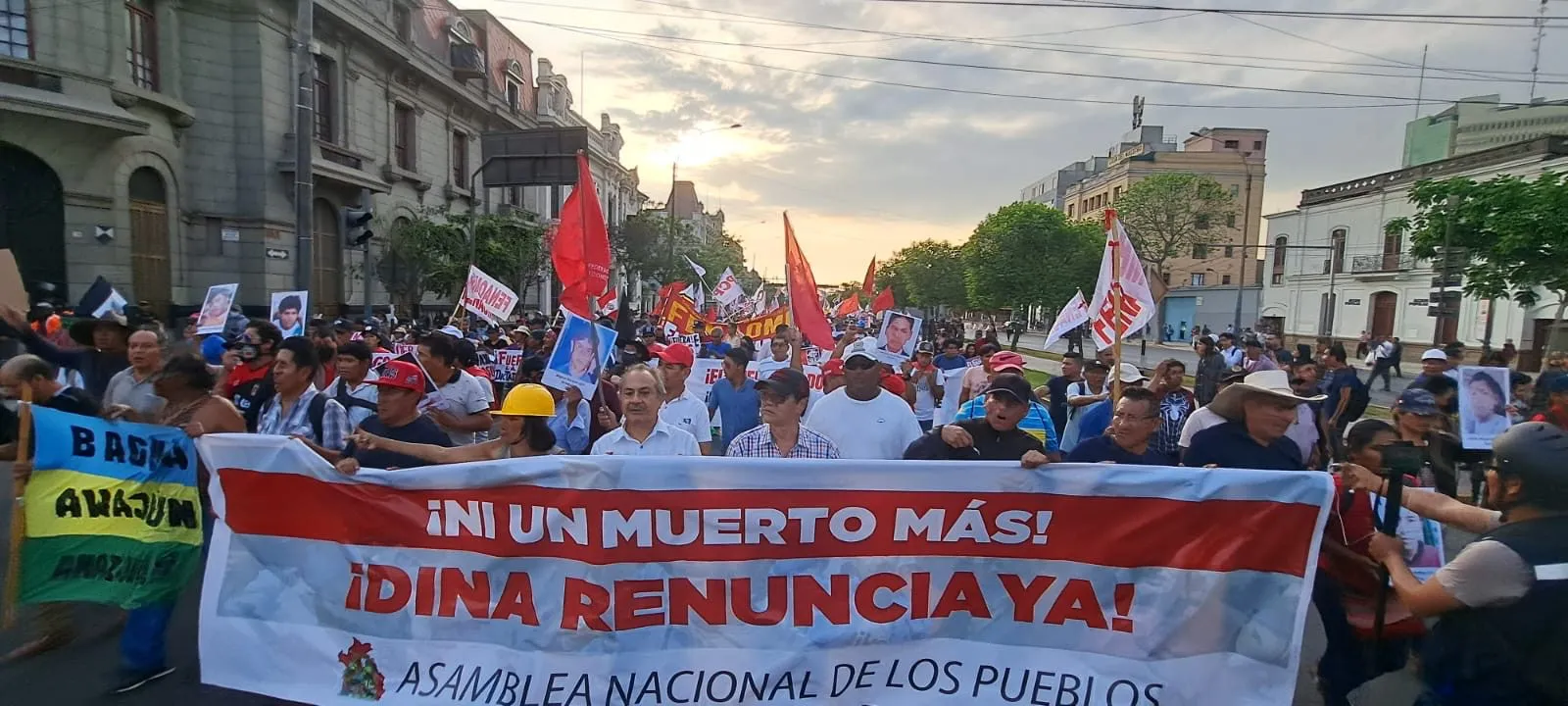 Obreros, estudiantes y regiones exigieron renuncia a Boluarte