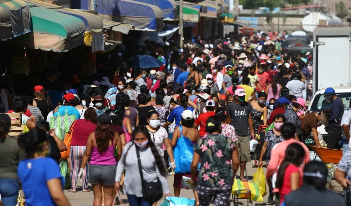 Colegio Médico recomienda fumigación de mercados y centros comerciales por ser focos infecciosos de coronavirus