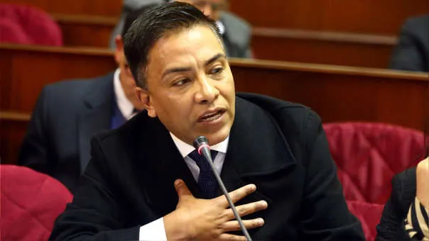 Bancada de Nuevo Perú denuncia constitucionalmente a Roberto Vieira