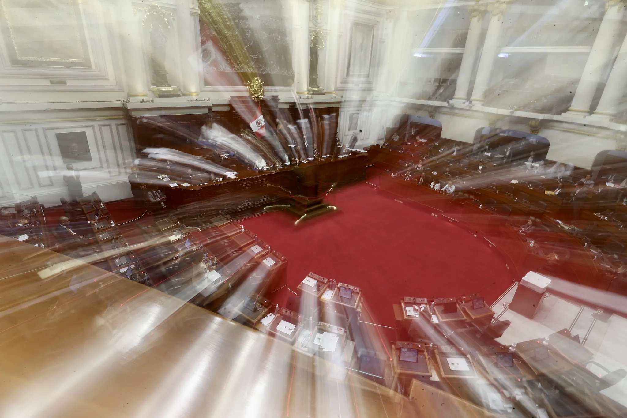 Bancadas de derecha defienden a Dina y rechazan moción de vacancia