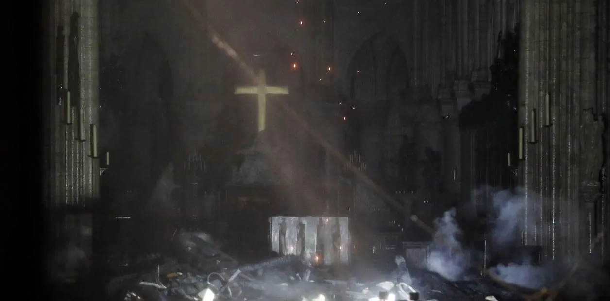 Impactantes imágenes muestran cómo quedó el interior de Notre Dame tras incendio