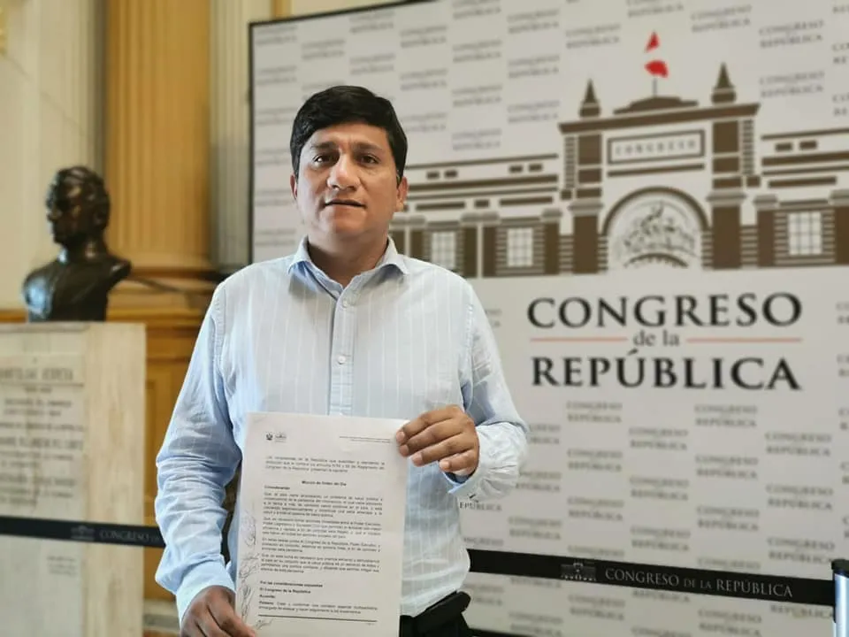 Felipe Castillo de Podemos Perú es el tercer congresista con coronavirus