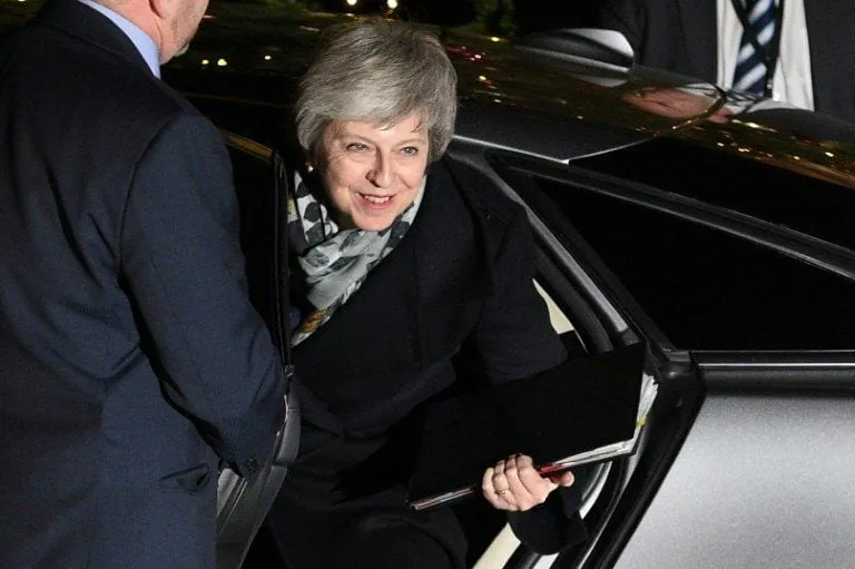 Theresa May sobrevivió a una cuestión de confianza sobre el acuerdo del Brexit