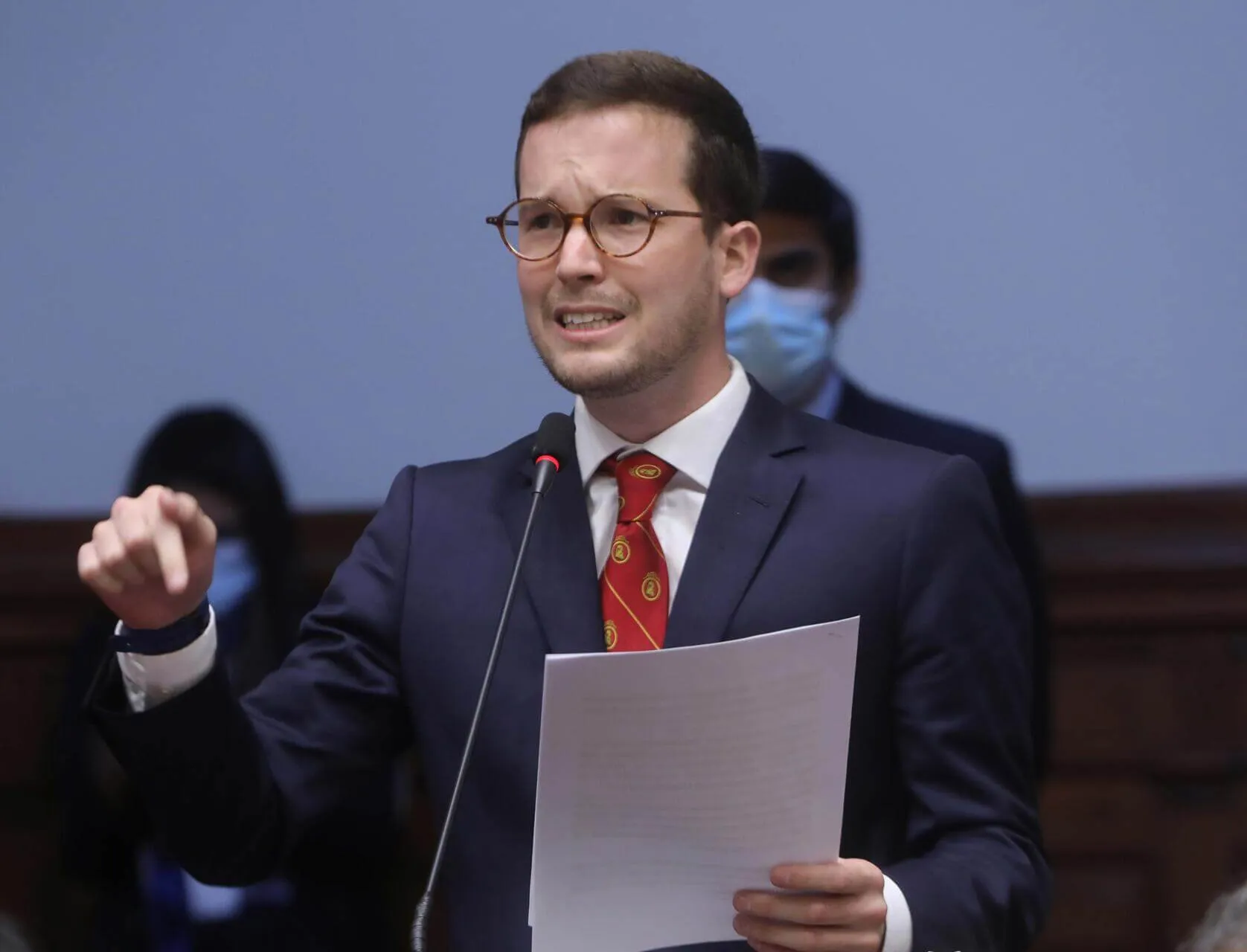 Cavero pide más represión a manifestantes, pero envía condolencias 4 Cavero pide más represión a manifestantes, pero envía condolencias