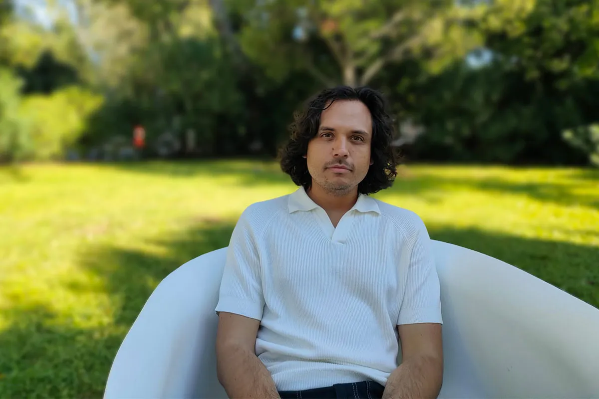 Esteban Pedraza lleva la Bogotá de los 90 a Venecia con “Bogotá Story”