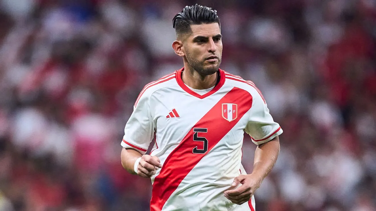 Carlos Zambrano, futbolista de la selección peruana de fútbol.