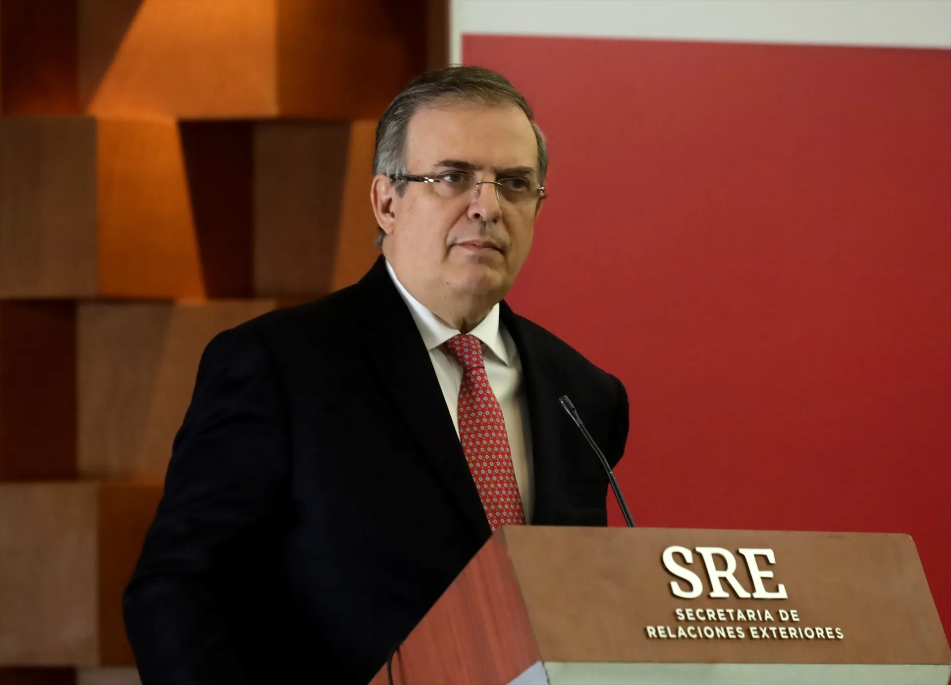 Ebrard llama a una ofensiva diplomática de México contra el tráfico de armas desde EEUU y Europa