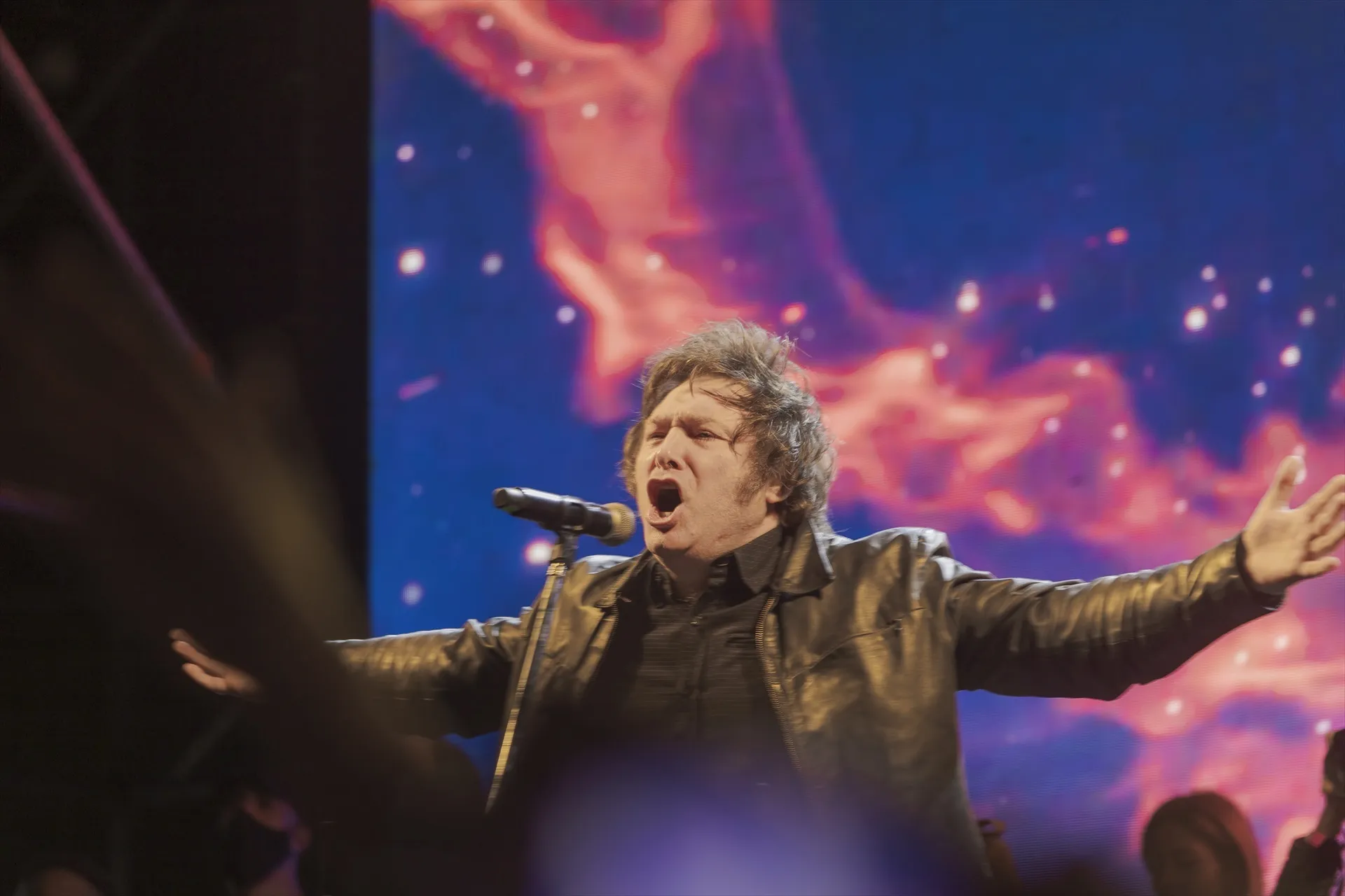 El candidato ultraliberal Javier Milei sorprende como candidato más votado en las primarias argentina