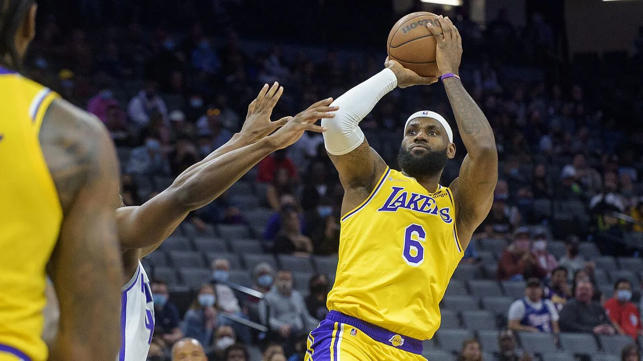 LeBron James, en busca de un récord histórico en vivo por Star+