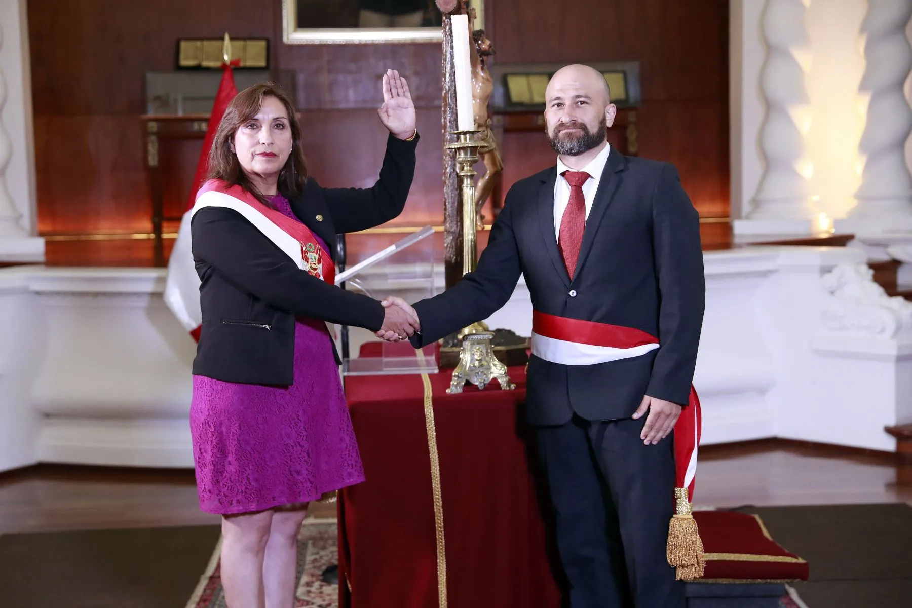 Renuncia ministro de Trabajo, pide adelanto de elecciones y alerta que las tragedias pueden volver a ocurrir