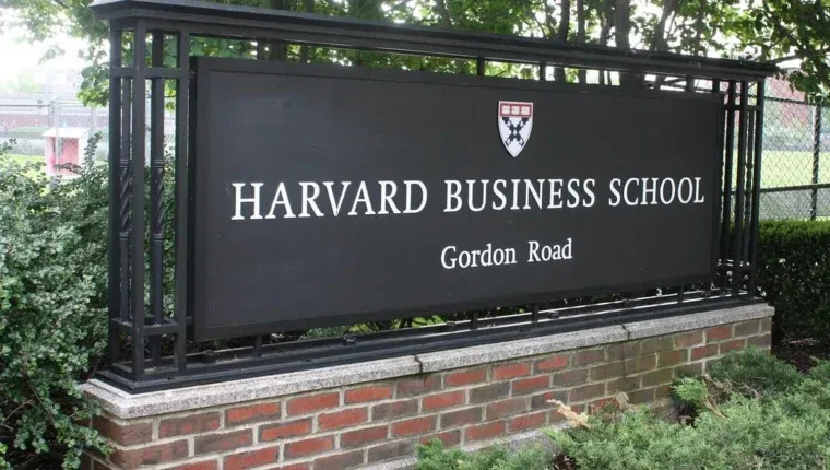 TECH emplea el Método del Caso de Harvard en sus programas académicos para mejorar los sistemas de aprendizaje