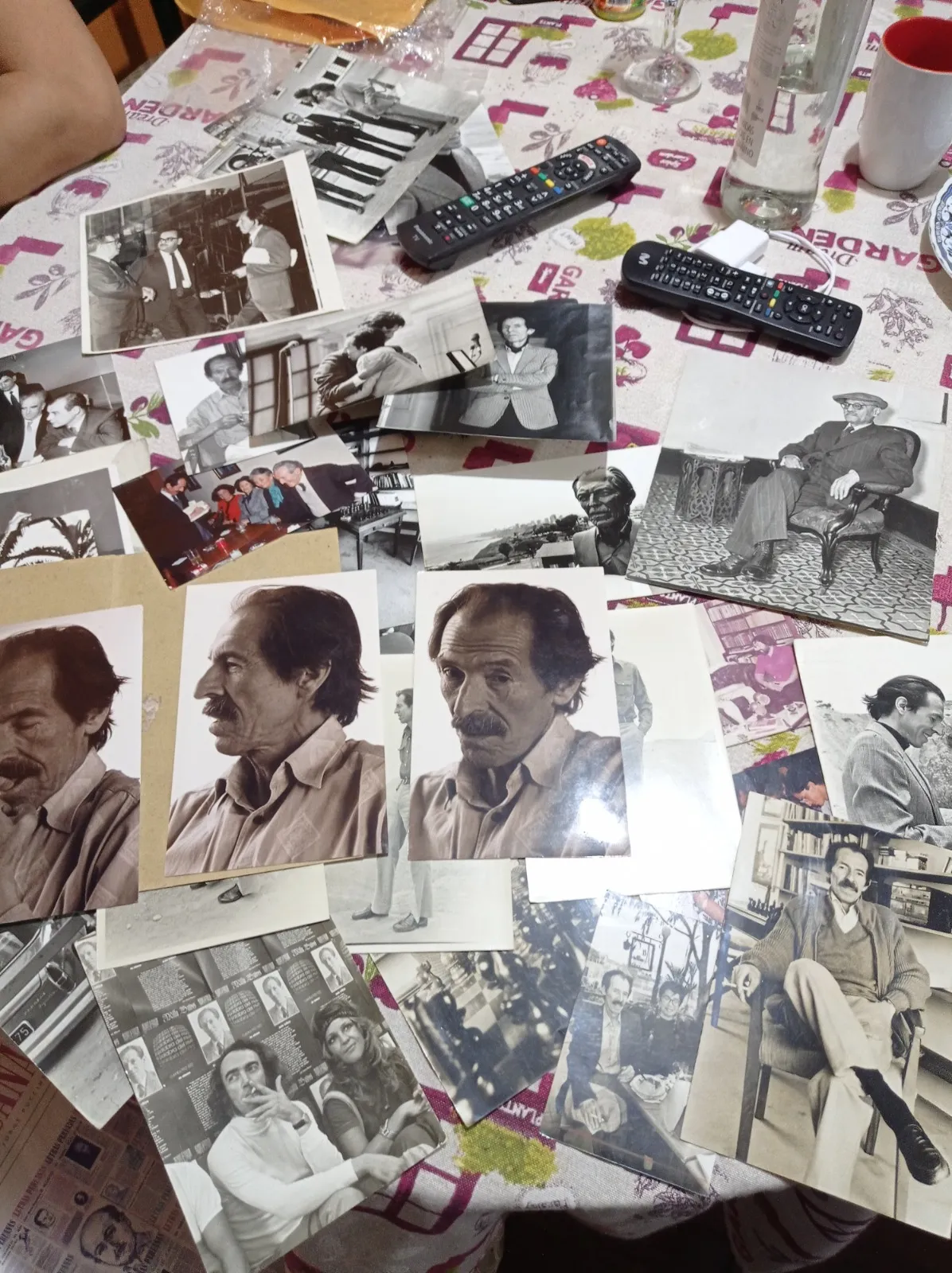 Victor Solis se dedica a coleccionar fotografias del Flaco Ribeyro muchas de ellas no han circulado