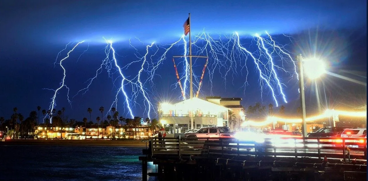 Ordenan la evacuación en el sur de California por fuertes tormentas