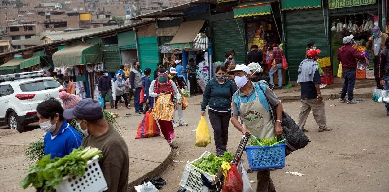 Salen a buscar comida para no morir de hambre en confinamiento