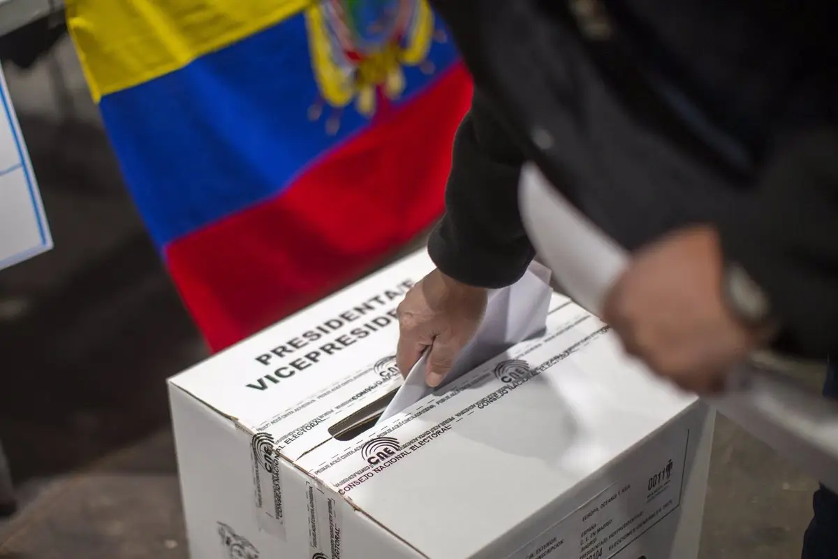 Cerca de 190.000 ecuatorianos residentes en España podrán votar en la segunda vuelta presidencial del domingo