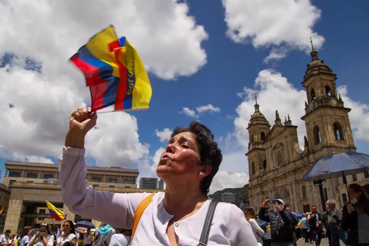 Colombia se asoma a un segundo día de paro nacional en señal de apoyo a las reformas de Petro