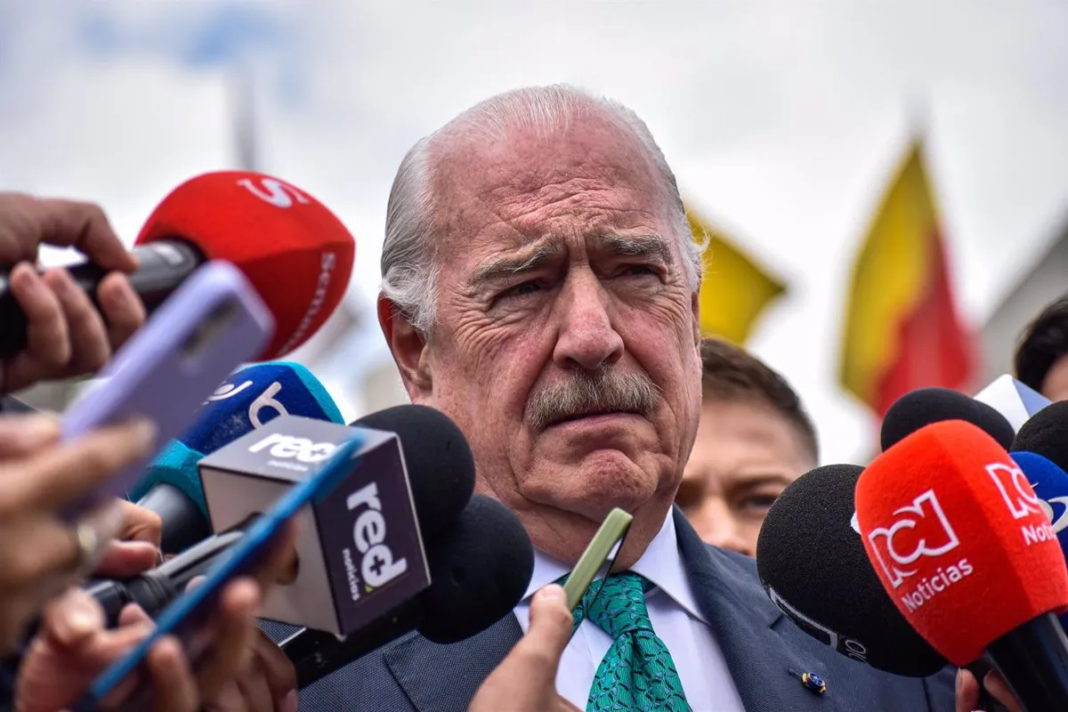 El expresidente de Colombia Andrés Pastrana denuncia que está retenido en el aeropuerto de Luanda, en Angola
