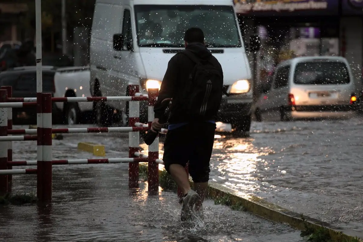 Más de 4 mil desplazados por las inundaciones que sacuden la provincia de Buenos Aires