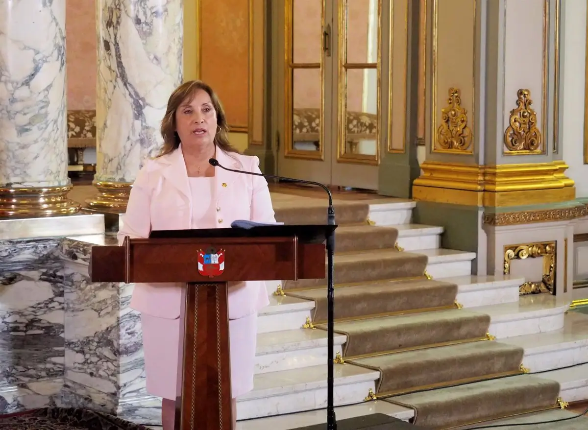 La presidenta de Perú amenaza con implantar la pena de muerte contra los sicarios