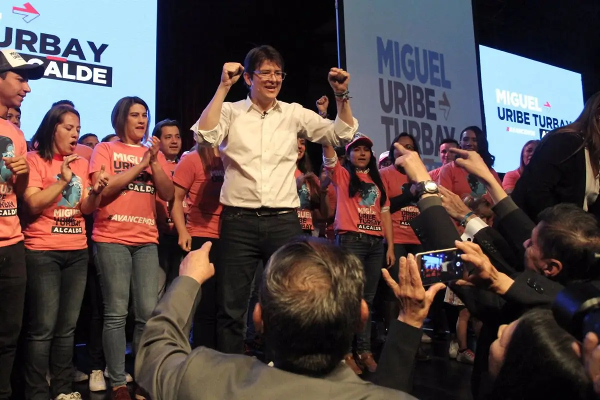 El senador colombiano Miguel Uribe muestra "indicios de mejoría neurológica"