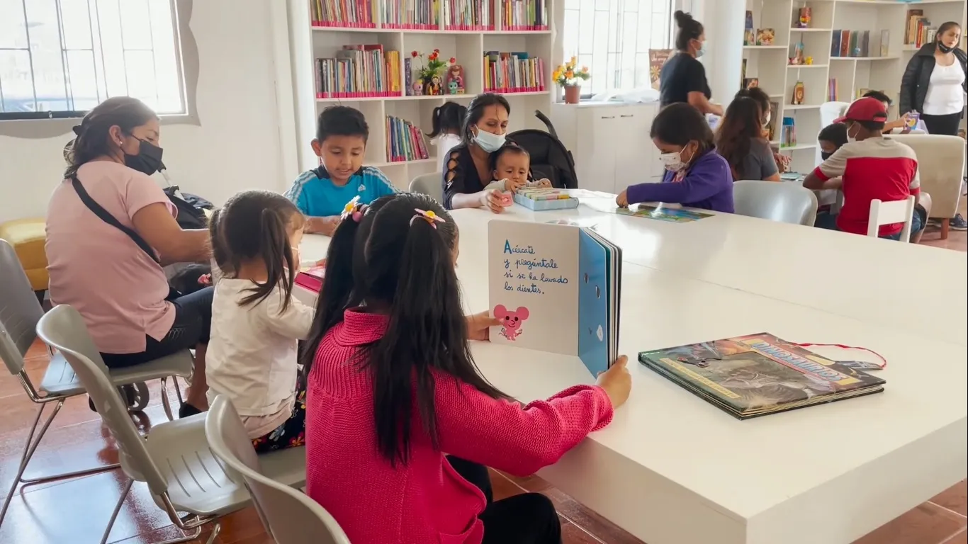 Niños en medio de una disputa entre asentamiento humano y la Municipalidad de Lima