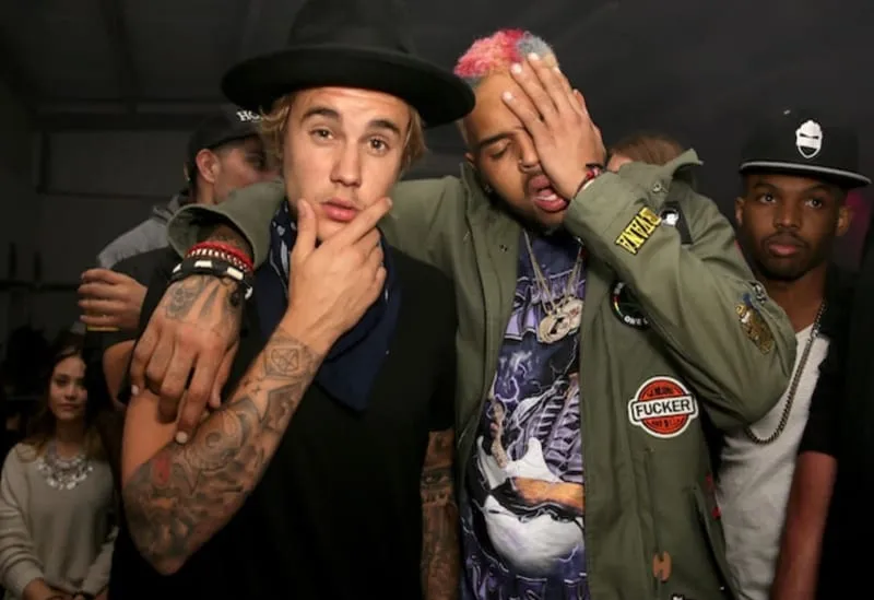 Justin Bieber denominó la violencia de género de Chris Brown como “un error”
