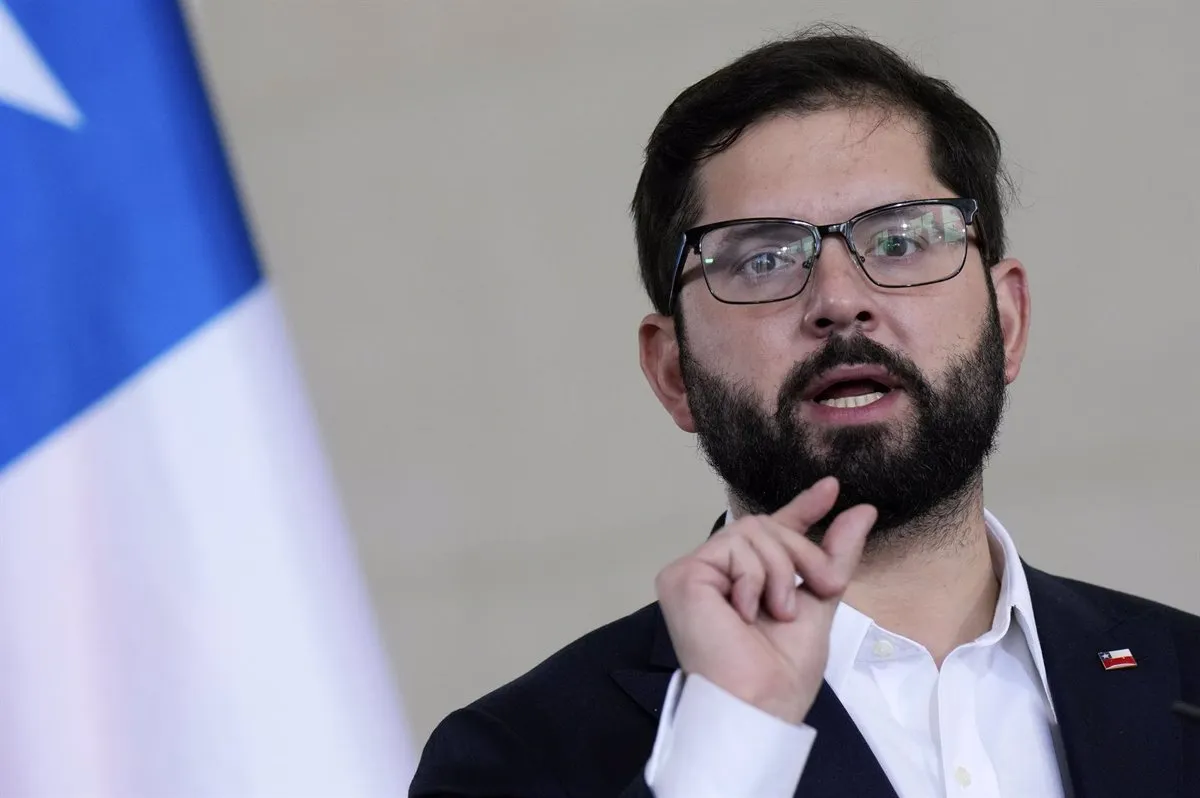 Boric critica los “argumentos inverosímiles” de orden de expulsión del personal diplomático de Venezuela