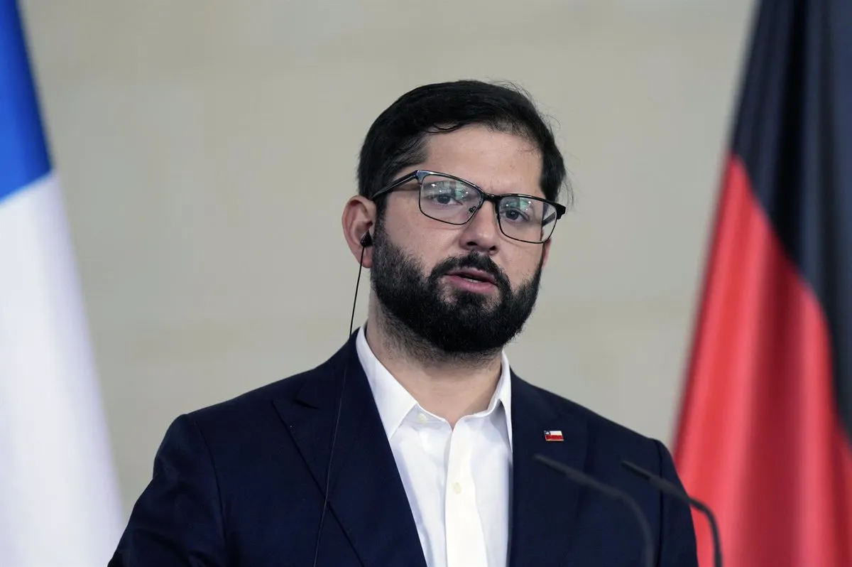 Boric no descarta “ninguna herramienta constitucional” para hacer frente a una ola de asesinatos en Chile