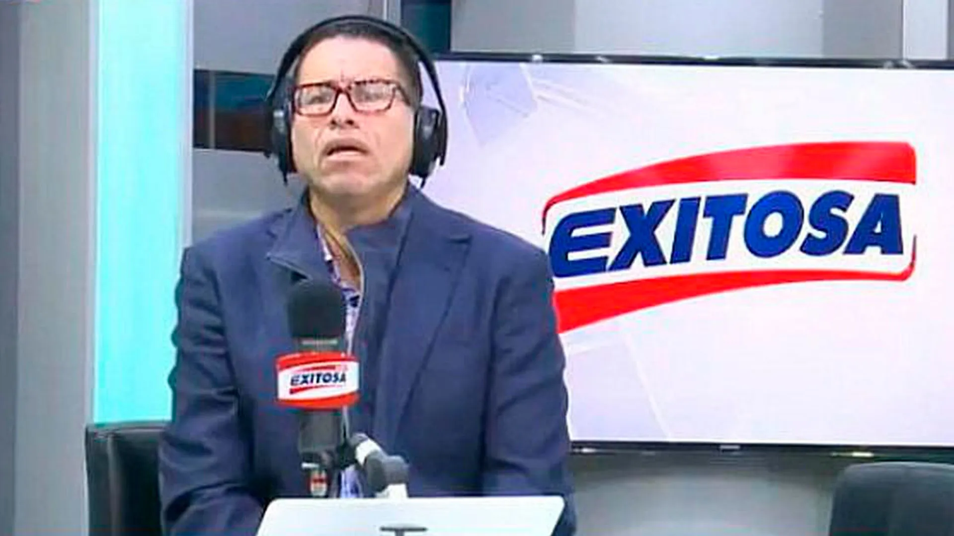 Botan a Phillip Butters de Radio Exitosa