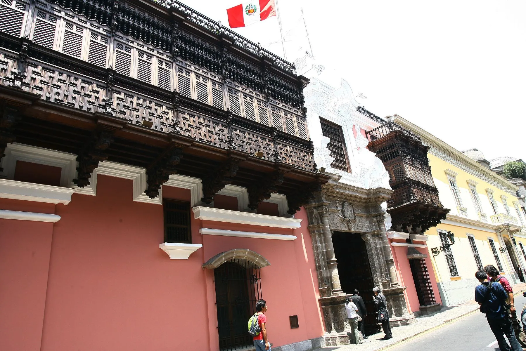 Tras denuncia, Cancillería investiga incidente en la frontera con Chile