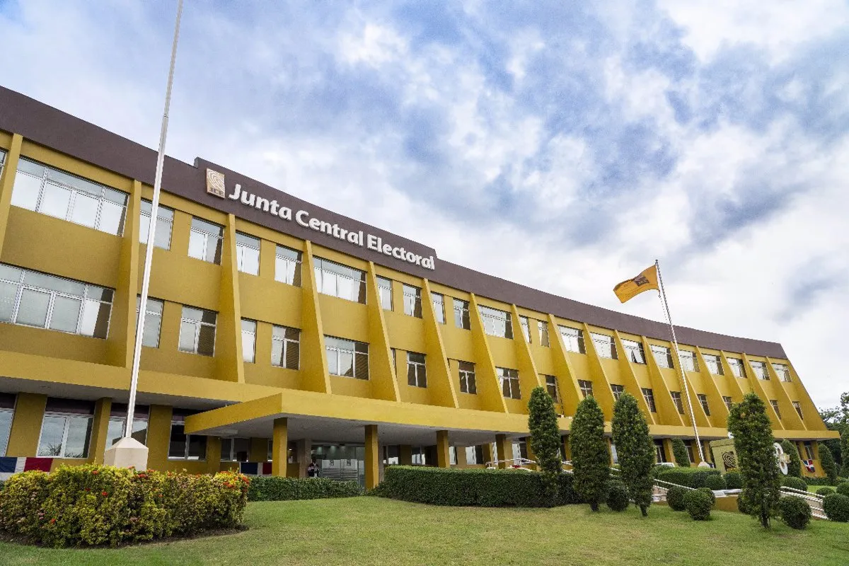 Concluyen las elecciones presidenciales dominicanas en calma pero con denuncias de irregularidades