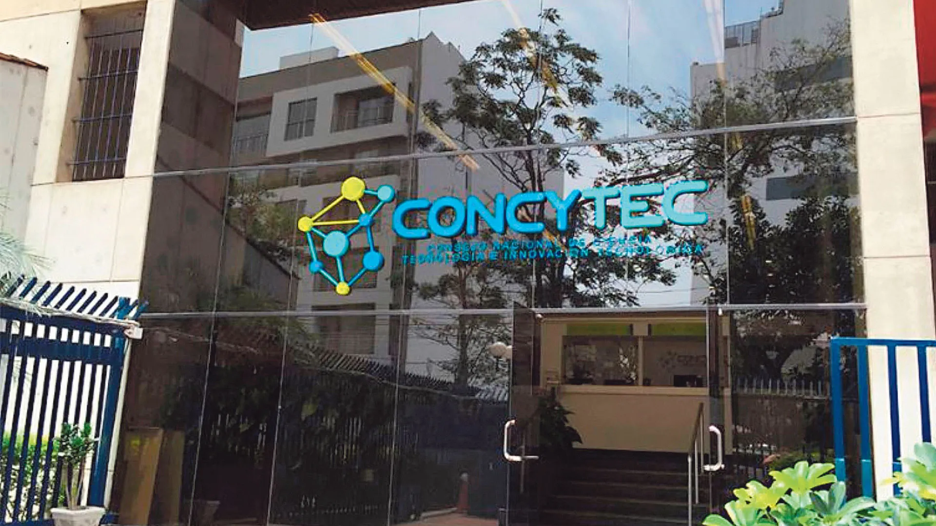 Tambalea el sistema y las ciencias sociales enmudecen