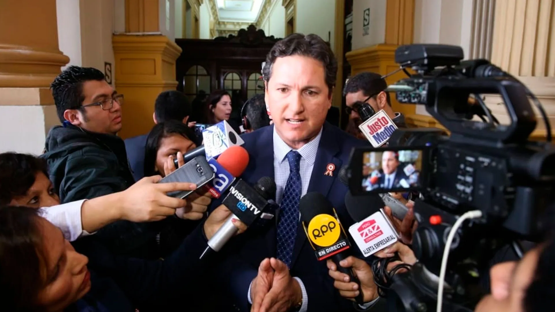 Congreso cede (por ahora) a pedido de Vizcarra