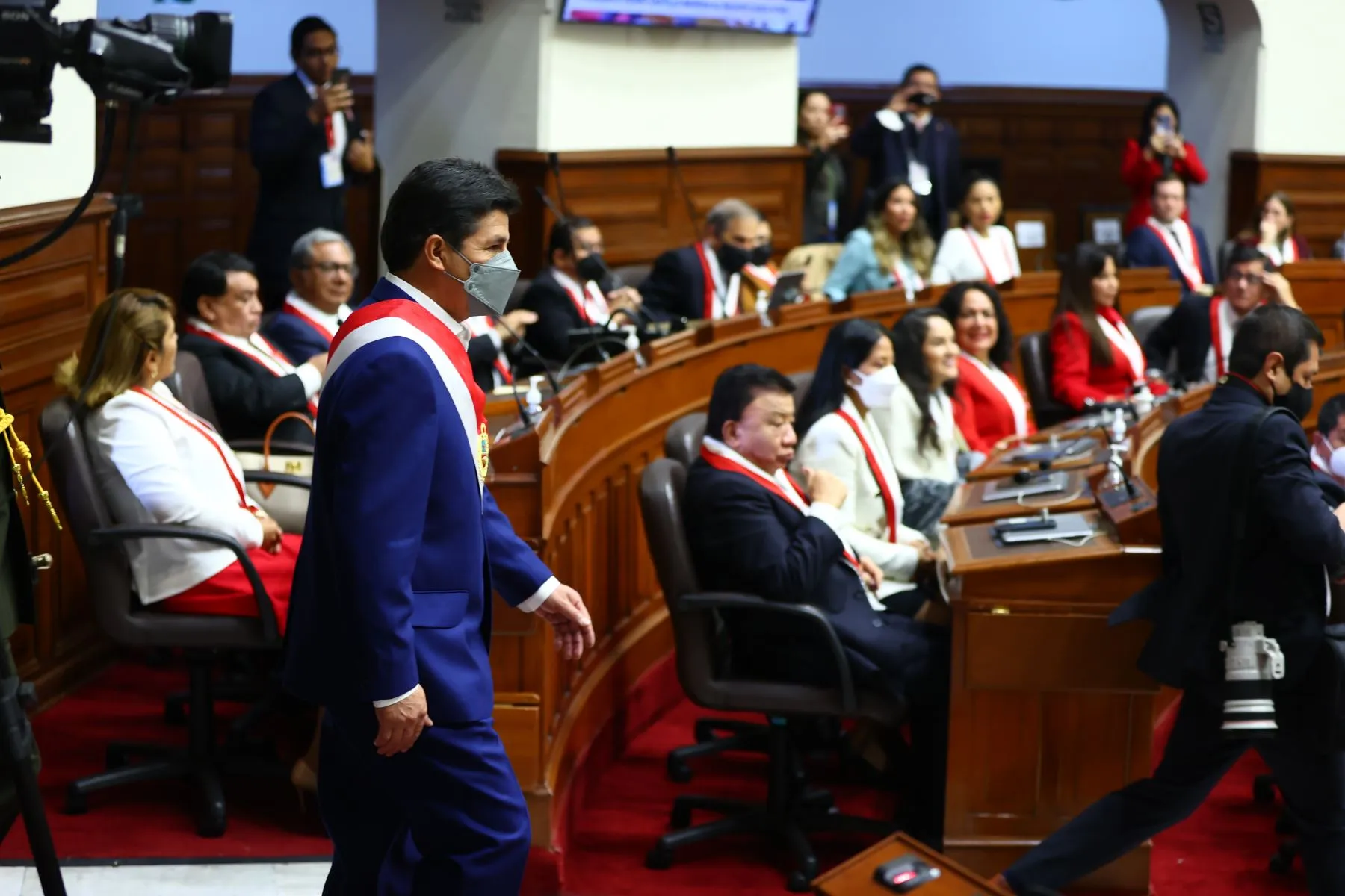 Tras conocerse su disolución, el Congreso vaca a Pedro Castillo por dar golpe de Estado