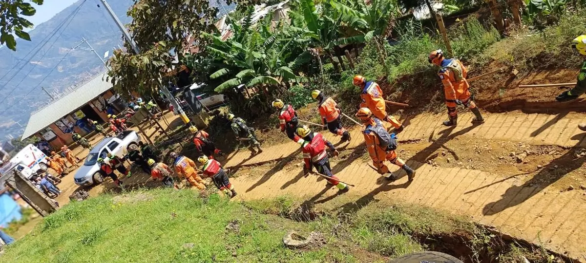 Los deslizamientos de tierra del martes en el norte de Colombia dejan ya 22 muertos y ocho desaparecidos