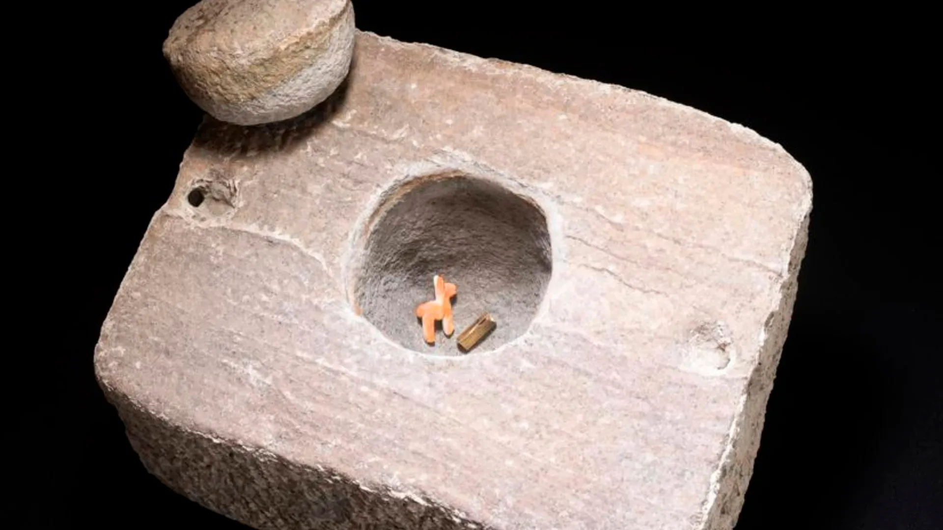 Descubren ofrenda inca de hace 500 años en las profundidades del lago Titicaca