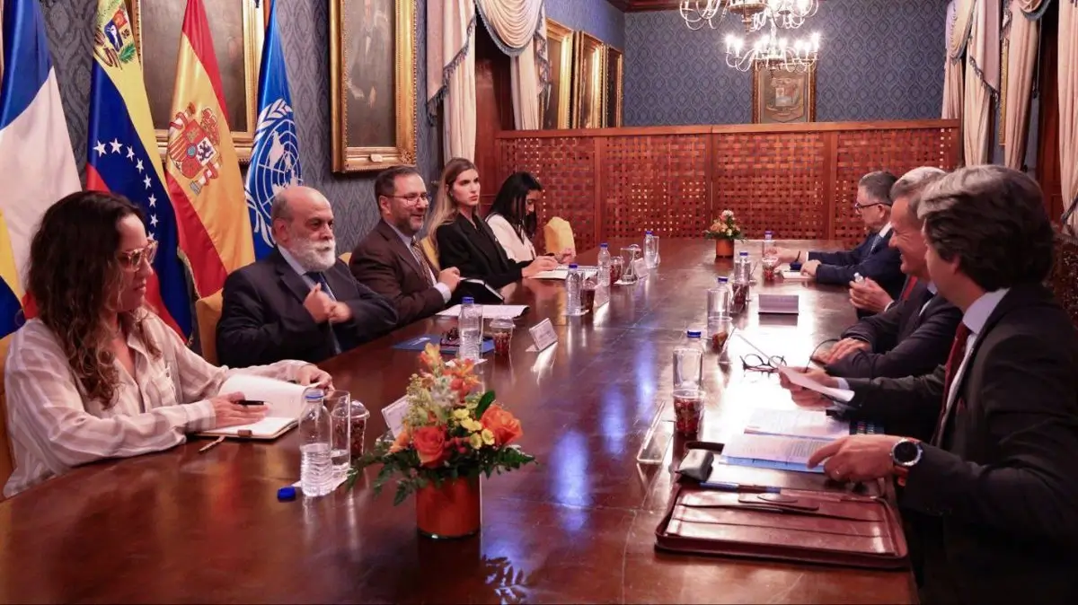 El ministro de Exteriores venezolano informa al embajador de España de supuestas “acciones violentas”