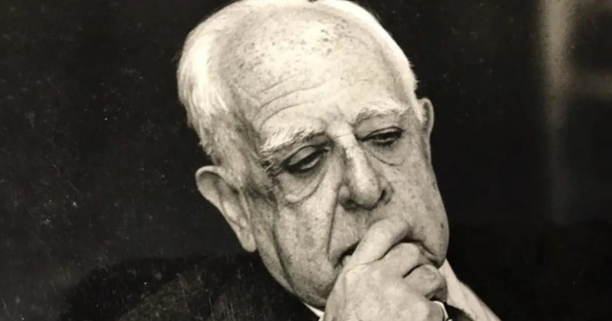 Luis Alberto Sánchez de pico y patas