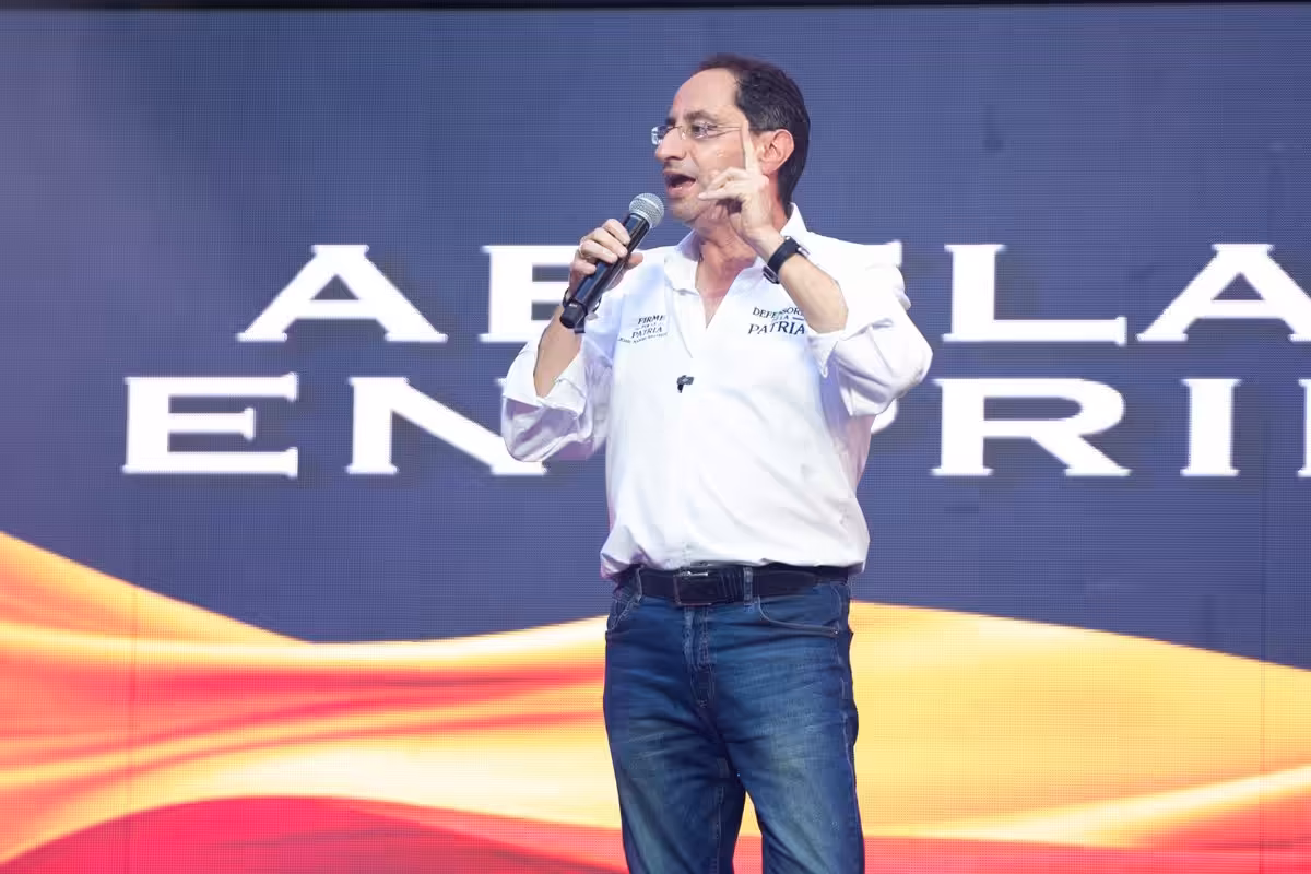 Mandatarios de la derecha latinoamericana felicitan a De la Espriella tras la primera vuelta electoral en Colombia
