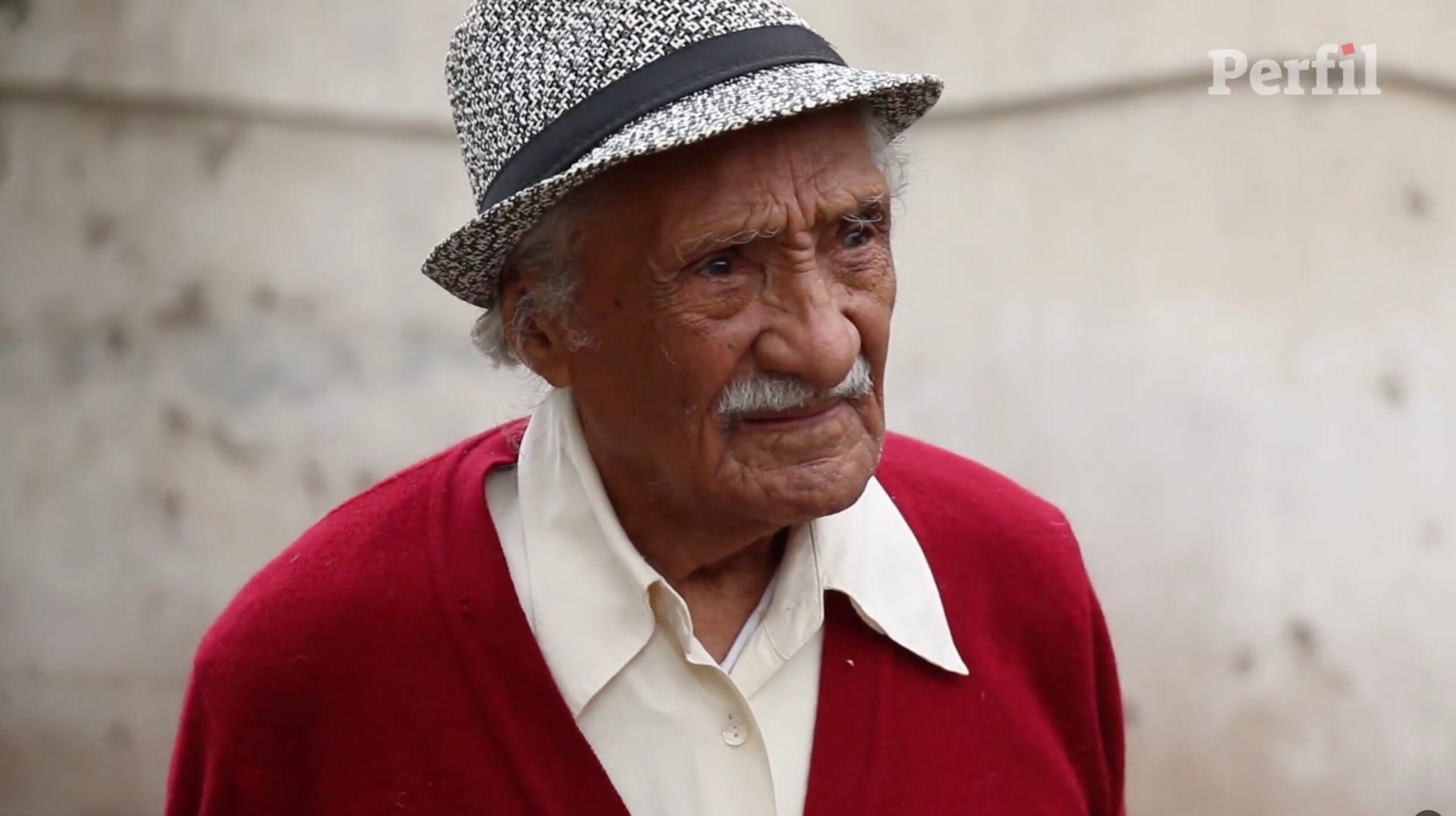 Falleció el maestro Leoncio Bueno, poeta obrero y referente de la literatura comprometida 2 Leoncio Bueno | Foto: EL PERFIL