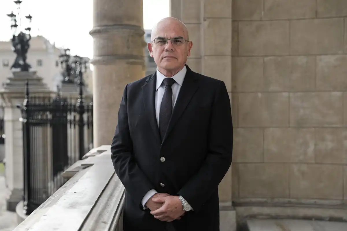El ministro de Justicia de Perú aboga por la construcción de cárceles siguiendo el modelo de El Salvador