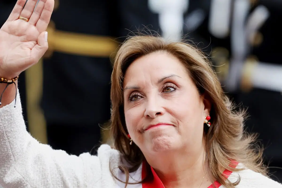 Boluarte afirma que los jóvenes que se manifiestan están "influenciados" por peruanos "resentidos"