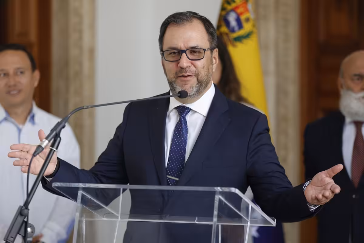 Venezuela destaca el envío de 42 toneladas de cargamento humanitario desde Guinea Ecuatorial 7 Venezuela destaca el envío de 42 toneladas de cargamento humanitario desde Guinea Ecuatorial