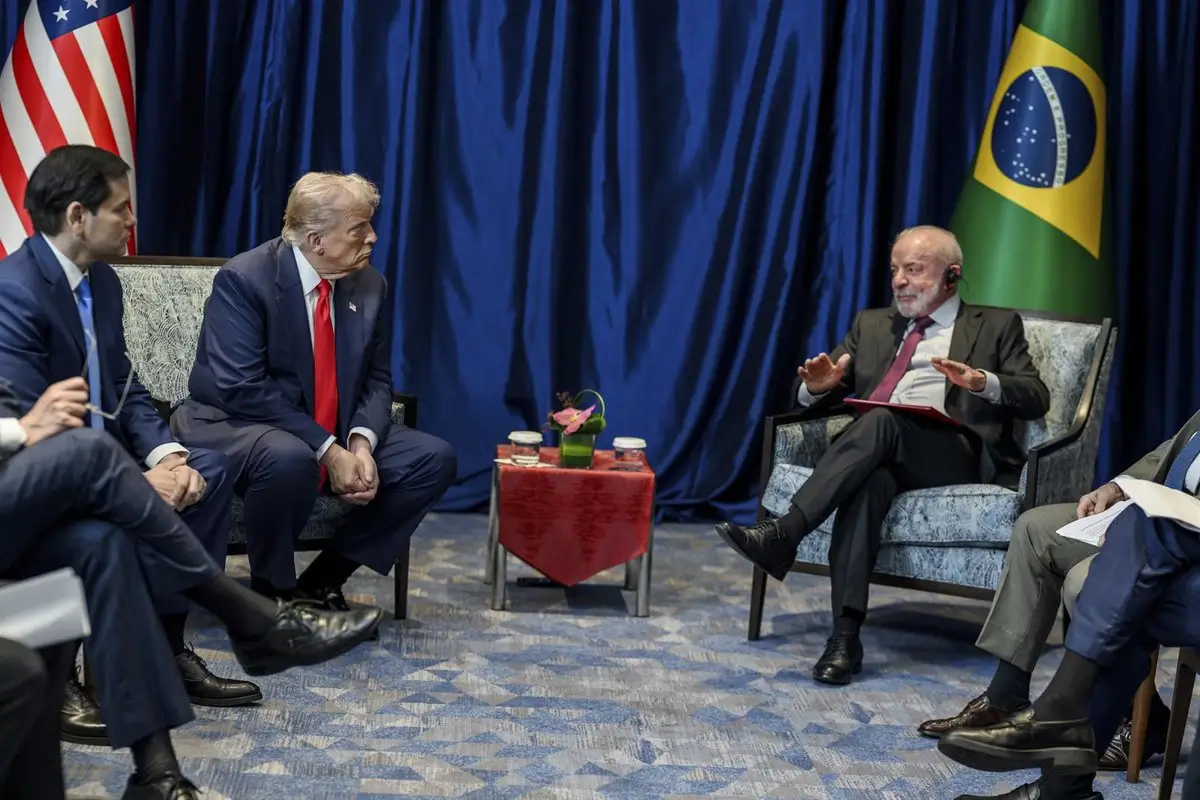 Lula pide por teléfono a Trump que retire los aranceles al resto de las exportaciones brasileñas