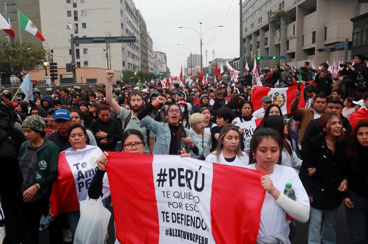 Perú abre una nueva etapa electoral en plena crisis política y con centenares de candidatos cuestionados