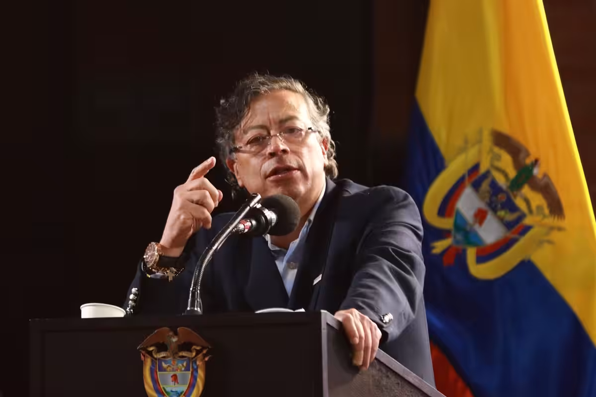Petro afirma que Trump “traiciona” su acuerdo de no intervenir en Colombia con su apoyo a De la Espriella