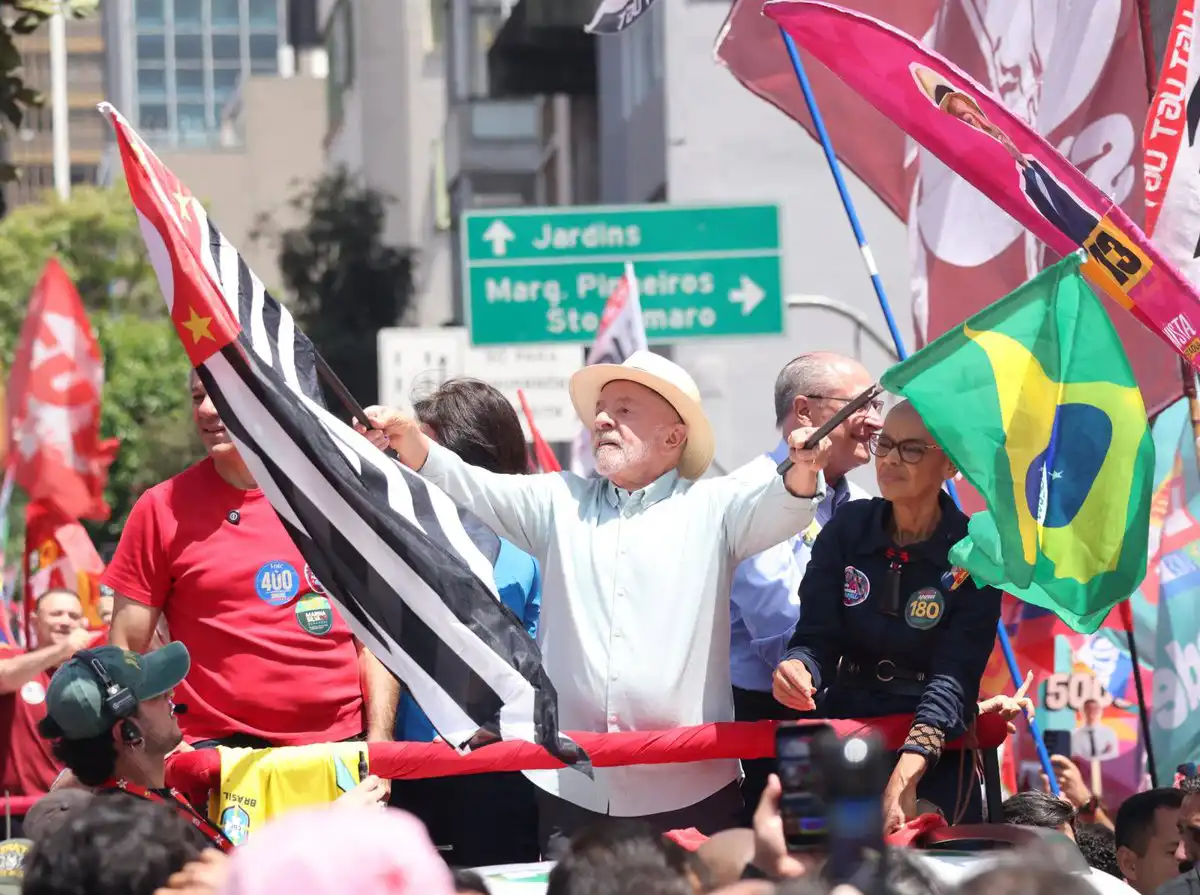 La última encuesta da a Lula una ligera ventaja sobre Bolsonaro en víspera de las elecciones brasileñas 14 La última encuesta da a Lula una ligera ventaja sobre Bolsonaro en víspera de las elecciones brasileñas